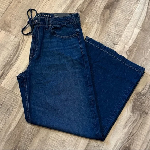 Women’s American Eagle Dreamy Drape Strigid Low Rise Ultra Wide-Leg Jeans - Picture 4 of 8